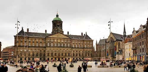 Waarom dragen mensen oranje kleding op Koningsdag?